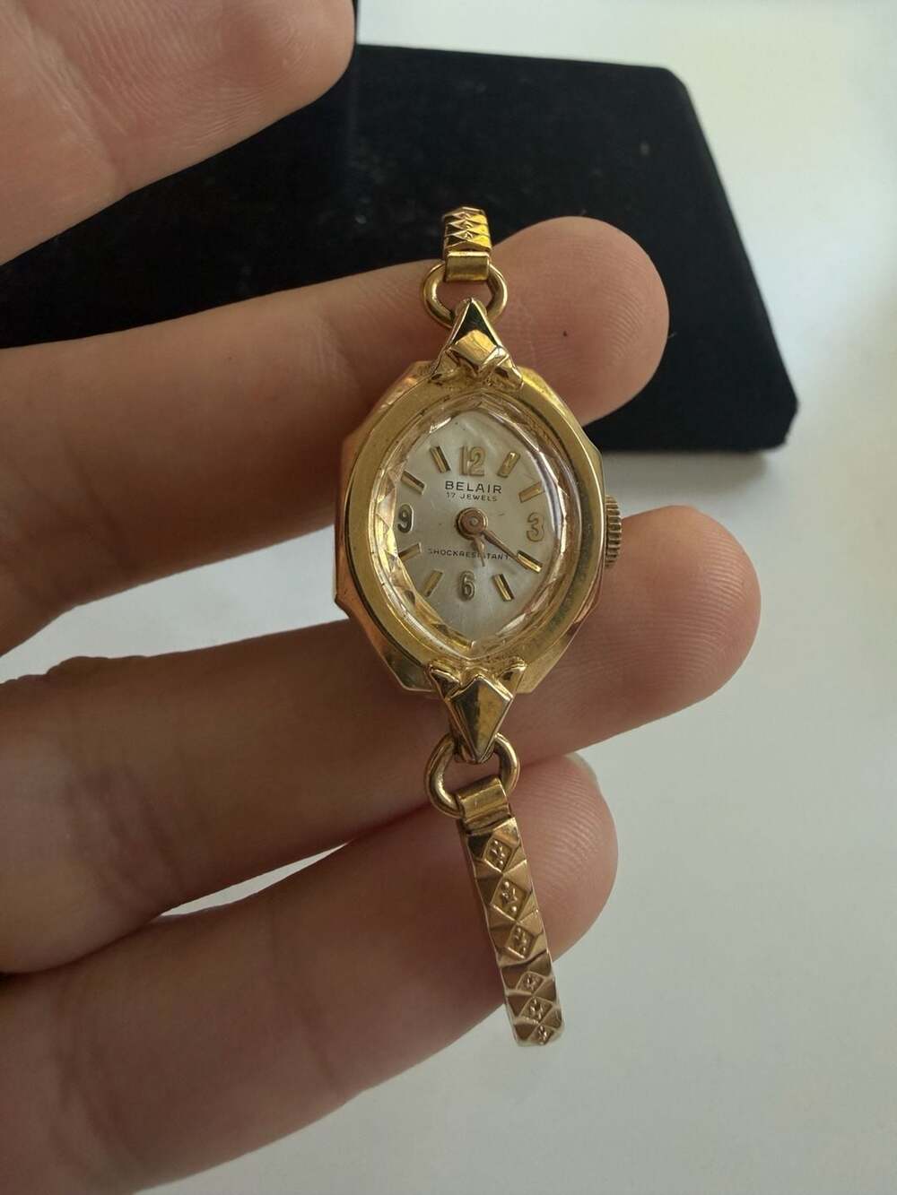 Belair Vintage Women's 17 Jewels Shockresistant Gold-Tone Watch Band
